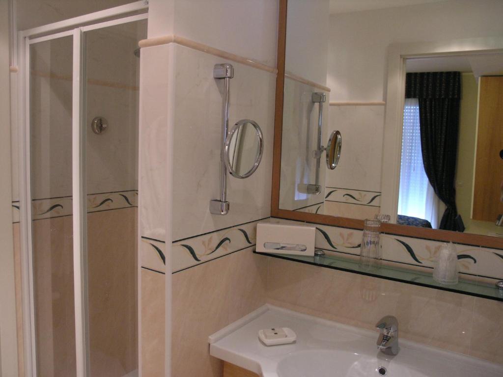 Aparthotel England Riccione Rum bild