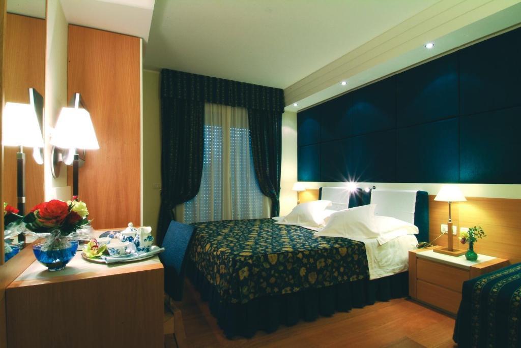 Aparthotel England Riccione Rum bild