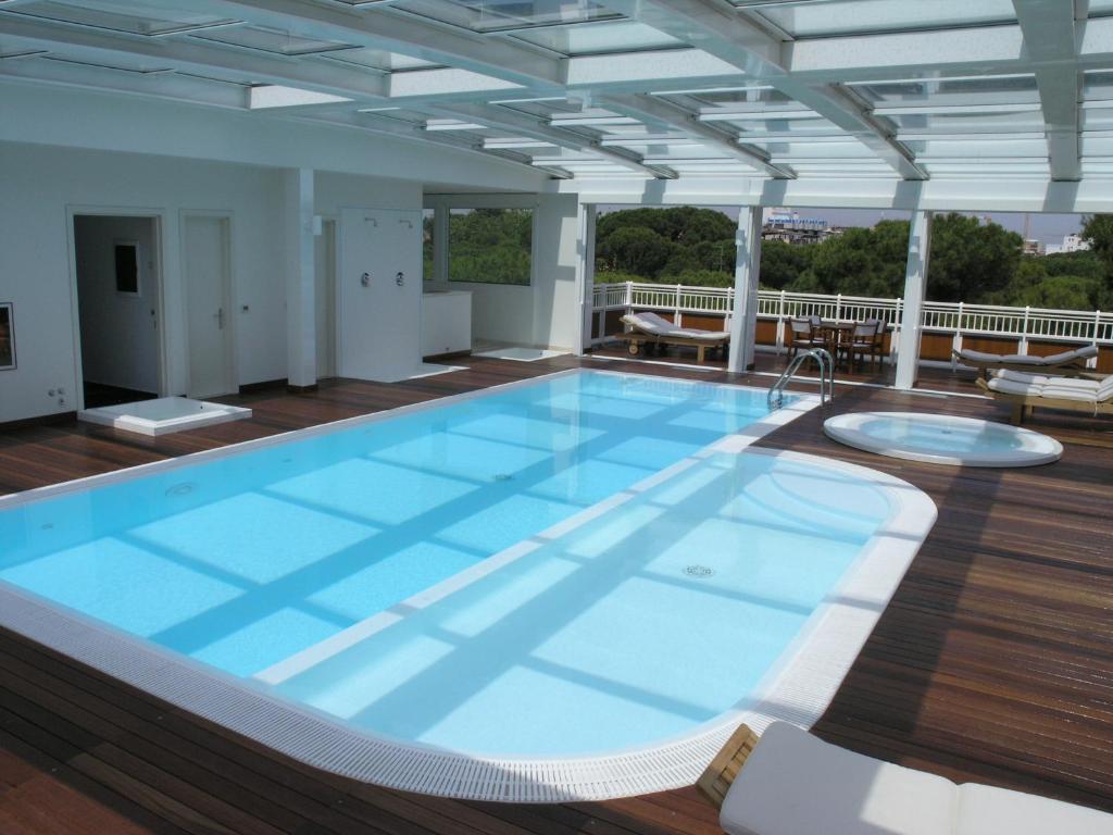 Aparthotel England Riccione Exteriör bild