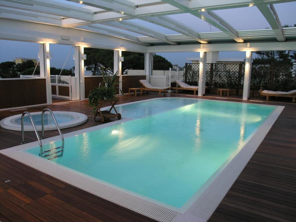 Aparthotel England Riccione Exteriör bild