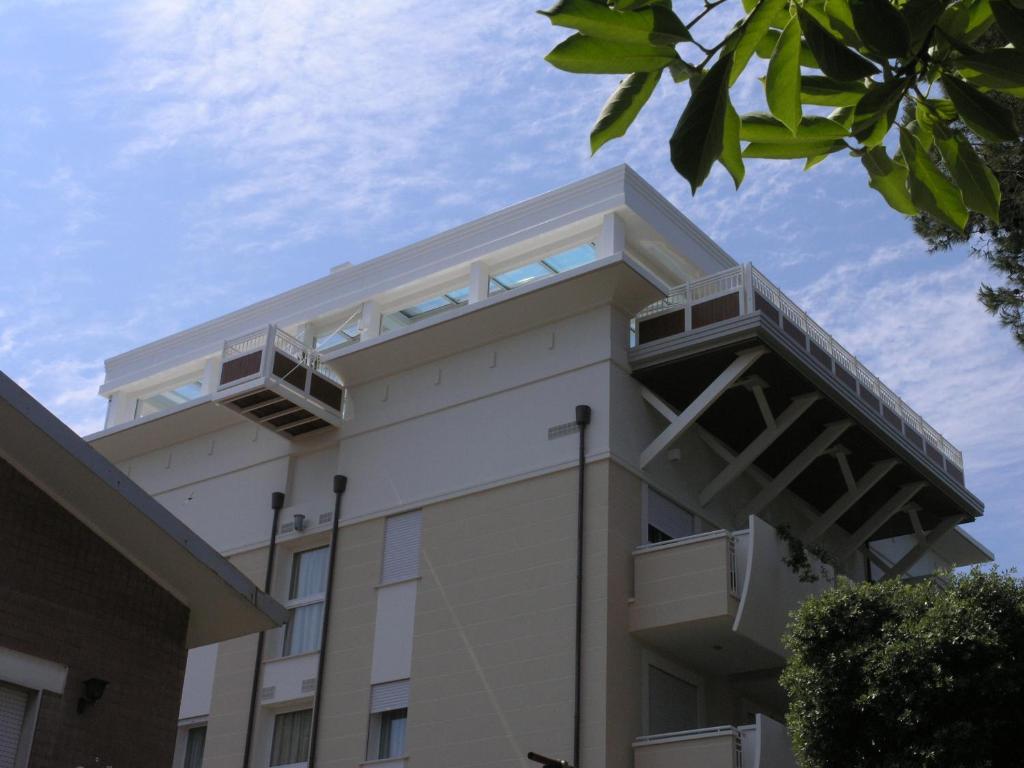 Aparthotel England Riccione Exteriör bild